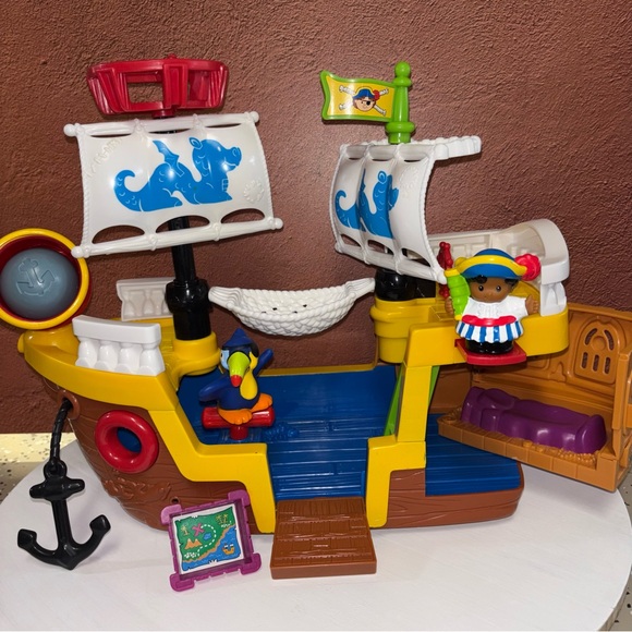 Vintage 2005 Fisher-Price Little People Pirate Ship set with rare parts